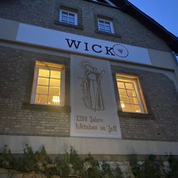 Zum Schwarzen Herrgott - Street side of Wick winery