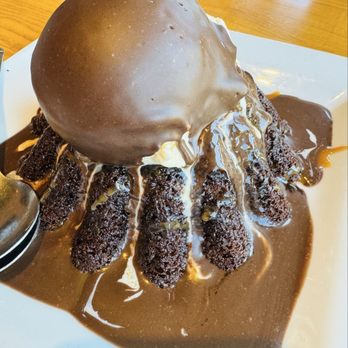 Chili's - Molten Chocolate Cake - American Near Me - Naperville, Illinois Chili's - Molten Chocolate Cake - American Near Me - Naperville, Illinois