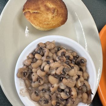 Delancy's Restaurant - Black eye peas with corn bread - American Near Me - Burlington, North Carolina Delancy's Restaurant - Black eye peas with corn bread - American Near Me - Burlington, North Carolina