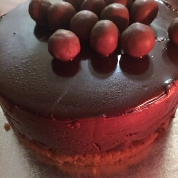 Roly's Bistro - Complimentary chocolate cake - French Near Me - Dublin, D Roly's Bistro - Complimentary chocolate cake - French Near Me - Dublin, D