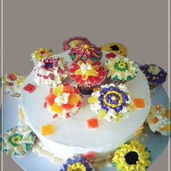 Children's birthday cake with buttercream finish and cupcake design