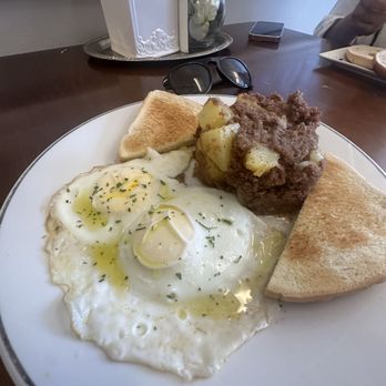Blue Mountain Coffee House - Corned Beef Hash - Coffee & Tea Near Me - West Palm Beach, Florida