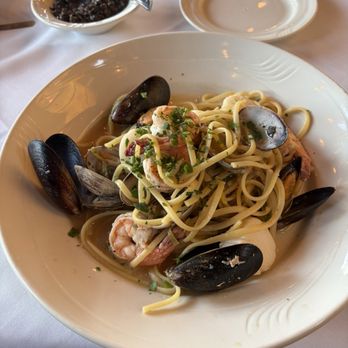 Buona Tavola-Paso Robles - Linguine ai muscoli di mare e porri - Italian Near Me - Paso Robles, California Buona Tavola-Paso Robles - Linguine ai muscoli di mare e porri - Italian Near Me - Paso Robles, California