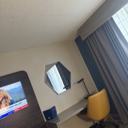 Holiday Inn Express & Suites Winston - Salem SW - Clemmons - Desk, mirror, handicap accessible room.