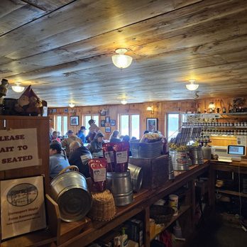 Davenport Maple Farm - Breakfast & Brunch Near Me - Shelburne Falls, Massachusetts