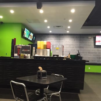 Los Verdes - Great atmosphere. - Burgers Near Me - Miami, Florida