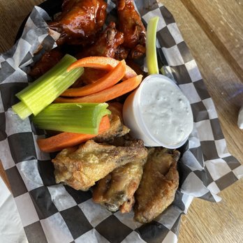 Poor Richard’s Public House - Raspberry Flame & Golden Cayenne wings. Solid sweet and spicy combo that pairs well nicely - Bars Near Me - Wexford, Pennsylvania Poor Richard’s Public House - Raspberry Flame & Golden Cayenne wings. Solid sweet and spicy combo that pairs well nicely - Bars Near Me - Wexford, Pennsylvania