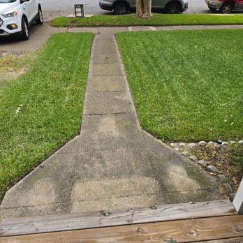 Hammock Homes - Crisp edging & mower control - Junk Removal & Hauling Near Me