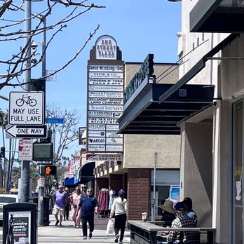 Starbucks - Coffee & Tea Near Me - Long Beach, California
