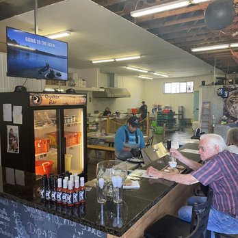 Jandy Oyster - The bar and the master oyster shucker - Seafood Markets Near Me - Tillamook, Oregon
