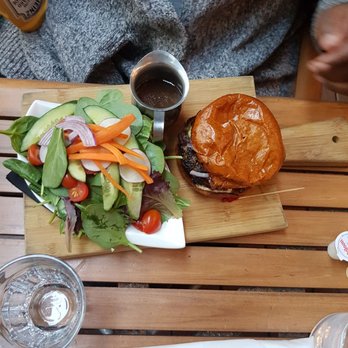 Fran's Restaurant - Diners Near Me - Toronto, Ontario