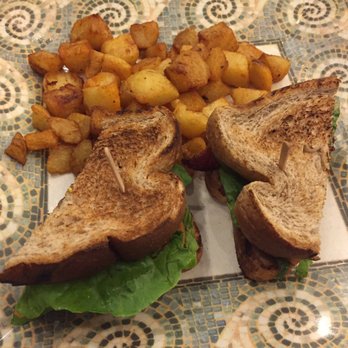 Le Déjeuner Cosmopolitain - Breakfast & Brunch Near Me - Laval, Quebec