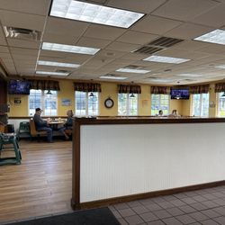 Tudor's Biscuit World - Dining room