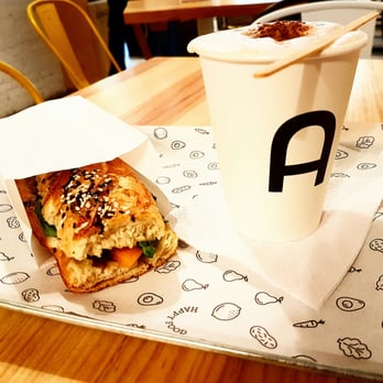 Amati Deli - Rico desayuno con sándwich amor eterno y capuchino - Delis Near Me - México, D.F., DIF