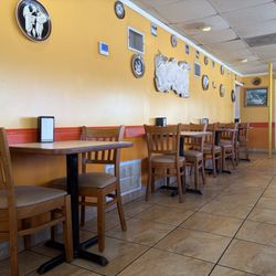 Athenian's Gyros & Chicken - The dining area