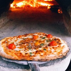 La Casa Palma - "Sourdoug pizza made in woodfire oven"/pizza de masa madre en horno de leña