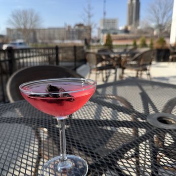 Table 128 - Cocktails on the Patio at Table 128 in Downtown Des Moines - New American Near Me - Des Moines, Iowa