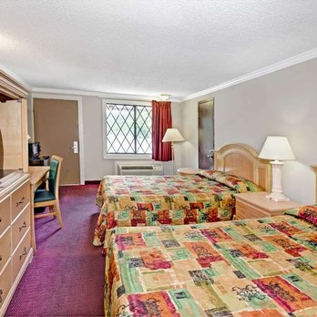 1. Knights Inn Austell