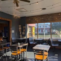 D-Ray's Pizzeria - Inside seating