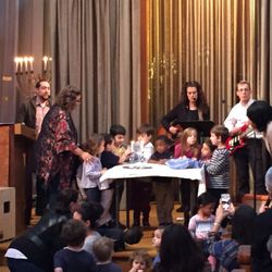 Beth Zion Beth Israel Temple - Pre-K helping lead the prayers