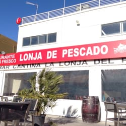 Cantina La Lonja del Pescado - Entrada, justo al lado del marrr!