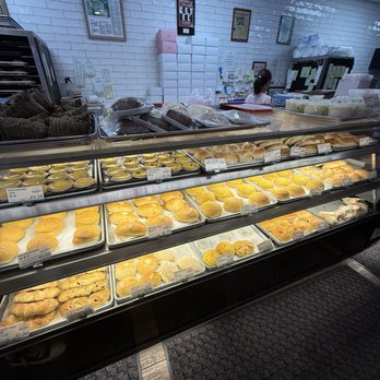 Chiu Quon Bakery & Dim Sum - Bakeries Near Me - Chicago, Illinois