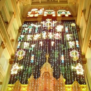 Macy's - The famous organ and the even more famous Christmas display anno 2006. (photo courtesy of my sister) - Department Stores Near Me - Philadelphia, Pennsylvania
