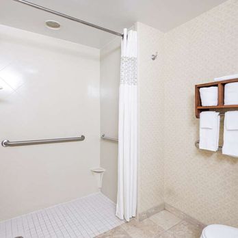Hampton Inn Moss Point Pascagoula - Guest room bath - Hotels Near Me - Moss Point, Mississippi