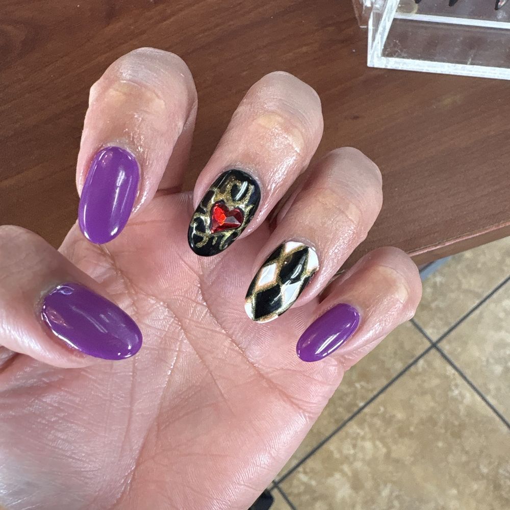 Hand drawn and full set of nails