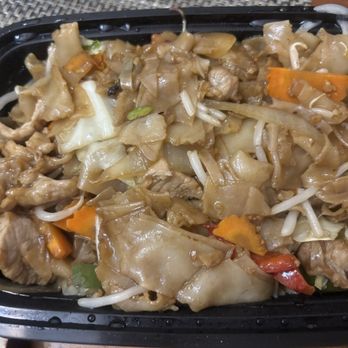 Bistro Siam - Pad See-Ew Noodle - Thai Near Me - Santa Clara, California