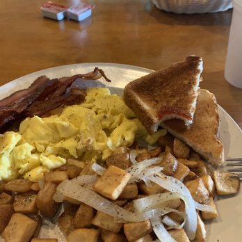 Fattys Eatery - Toast scrambled eggs, hash browns with onions and bacon - Breakfast & Brunch Near Me - Buxton, North Carolina