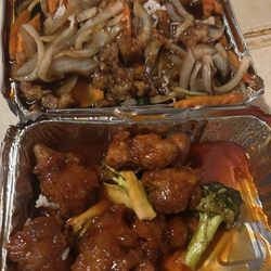 Great Wall - Top: bourbon chicken (bland) Bottom: General Tso