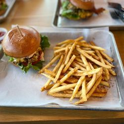 Basic Burger - Double Cheeseburger with Spiced Thin-cut French fries