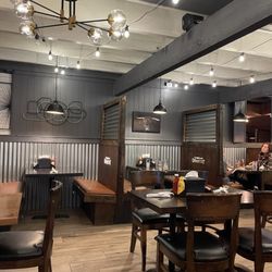 Chilleen's on 17 - Inside decor