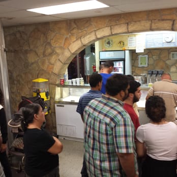 Heladería Georgetti - Mucha gente siempre por la noche. - Ice Cream & Frozen Yogurt Near Me - San Juan, Puerto Rico