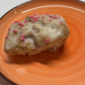Roasted Lakewood - Strawberry scone - Coffee & Tea Near Me - Lakewood, Ohio