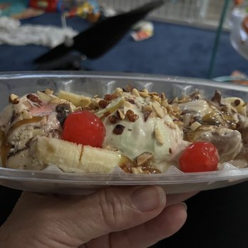 Baskin-Robbins - 3 small scoops of ice cream . This is banana split. Next time will just go at Handel's . Will you be satisfied with this $$ ? - Ice Cream & Frozen Yogurt Near Me - Lakewood, California Baskin-Robbins - 3 small scoops of ice cream . This is banana split. Next time will just go at Handel's . Will you be satisfied with this $$ ? - Ice Cream & Frozen Yogurt Near Me - Lakewood, California