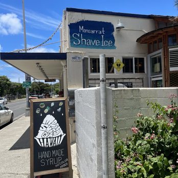 Monsarrat Shave Ice - Shack by building would have missed it except for sign - Shaved Ice Near Me - Honolulu, Hawaii