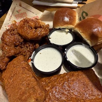 Chili's - THE FANOUS Triple Dipper: Honey-Chipotle Chicken Crispers, Nashville Hot Mozzarella, Cheeseburger Bites. ID SWAP NASHVILLE HOT - American Near Me - San Bruno, California