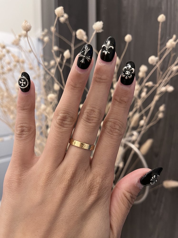 Tiffany’s Nail Logo
