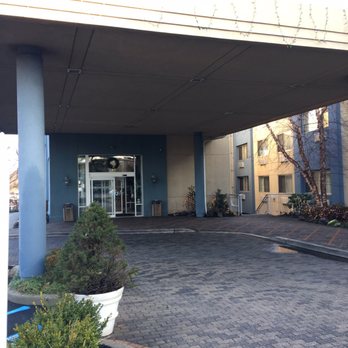 Four Points by Sheraton Melville Long Island - Carriage trade entrance - Hotels Near Me - Plainview, New York Four Points by Sheraton Melville Long Island - Carriage trade entrance - Hotels Near Me - Plainview, New York