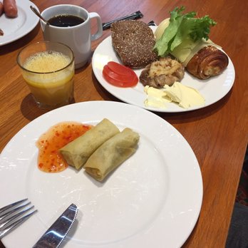 Cumulus Airport - Breakfast, with asian rolls (many tourists from China and Japan) - Hotels Near Me - Vantaa, 18