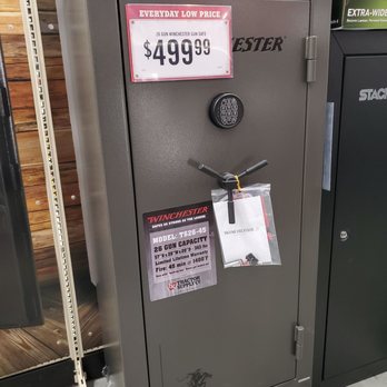 Tractor Supply - Department Stores Near Me - Valley Center, California