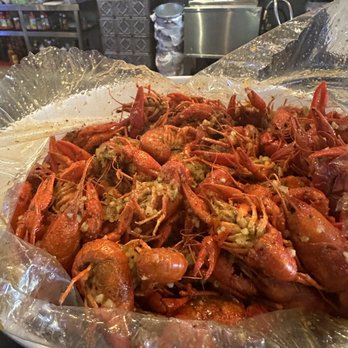 Ocean Blue Oyster Bar - 4 Pounder - Crawfish - Seafood Near Me - Austin, Texas