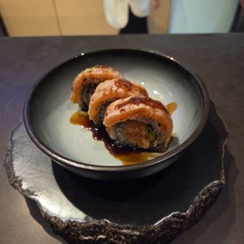 Q Sushi Bar & Omakase - Tuna roll - Sushi Bars Near Me - Chicago, Illinois Q Sushi Bar & Omakase - Tuna roll - Sushi Bars Near Me - Chicago, Illinois