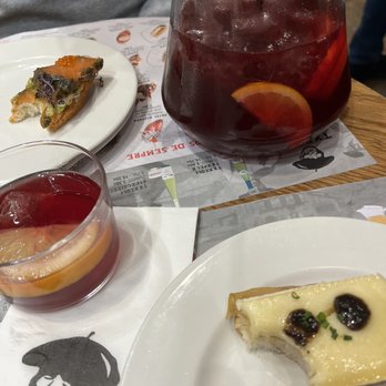 Txapela - Sangria and disappearing tapas - Basque Near Me - Barcelona, B Txapela - Sangria and disappearing tapas - Basque Near Me - Barcelona, B