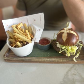 Negroni Beverly HIlls - Burger and fries - Sushi Bars Near Me - Beverly Hills, California