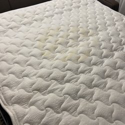 Diamond Resorts - A urine stained sofa sleeper mattress