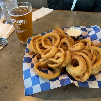 Scuttlebutt Brewing Company - Onions rings - American Near Me - Everett, Washington Scuttlebutt Brewing Company - Onions rings - American Near Me - Everett, Washington