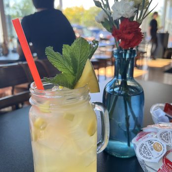 Savanna Restaurant - Mango lemonade - Breakfast & Brunch Near Me - Chicago, Illinois